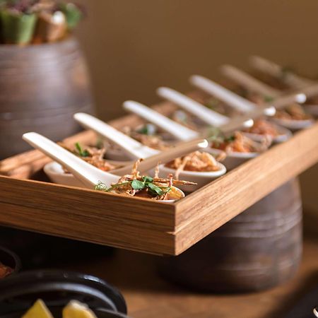 Radisson Blu Hotel Riyadh Convention And Exhibition Center Екстер'єр фото A selection of tapas