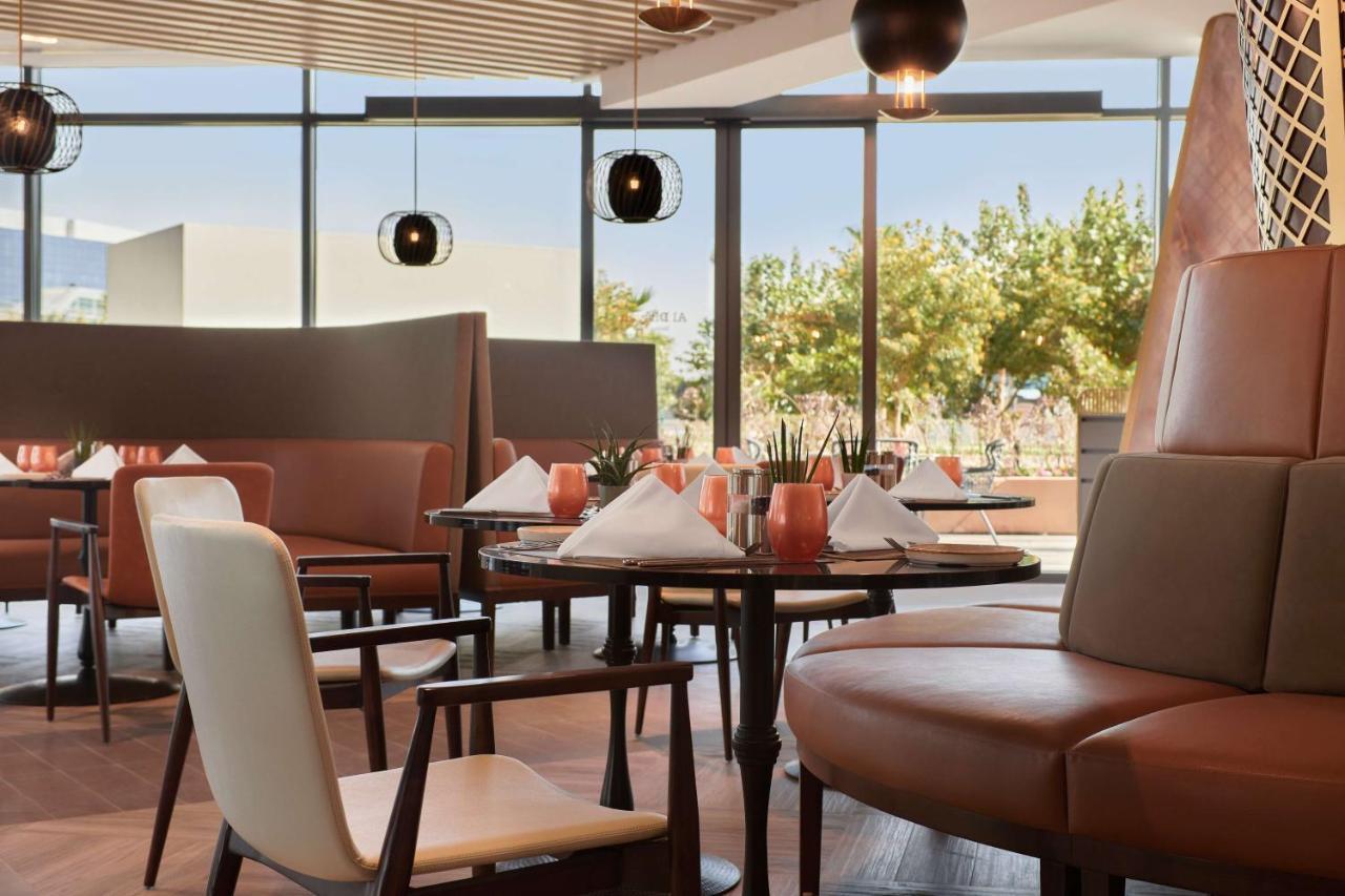 Radisson Blu Hotel Riyadh Convention And Exhibition Center Екстер'єр фото The restaurant