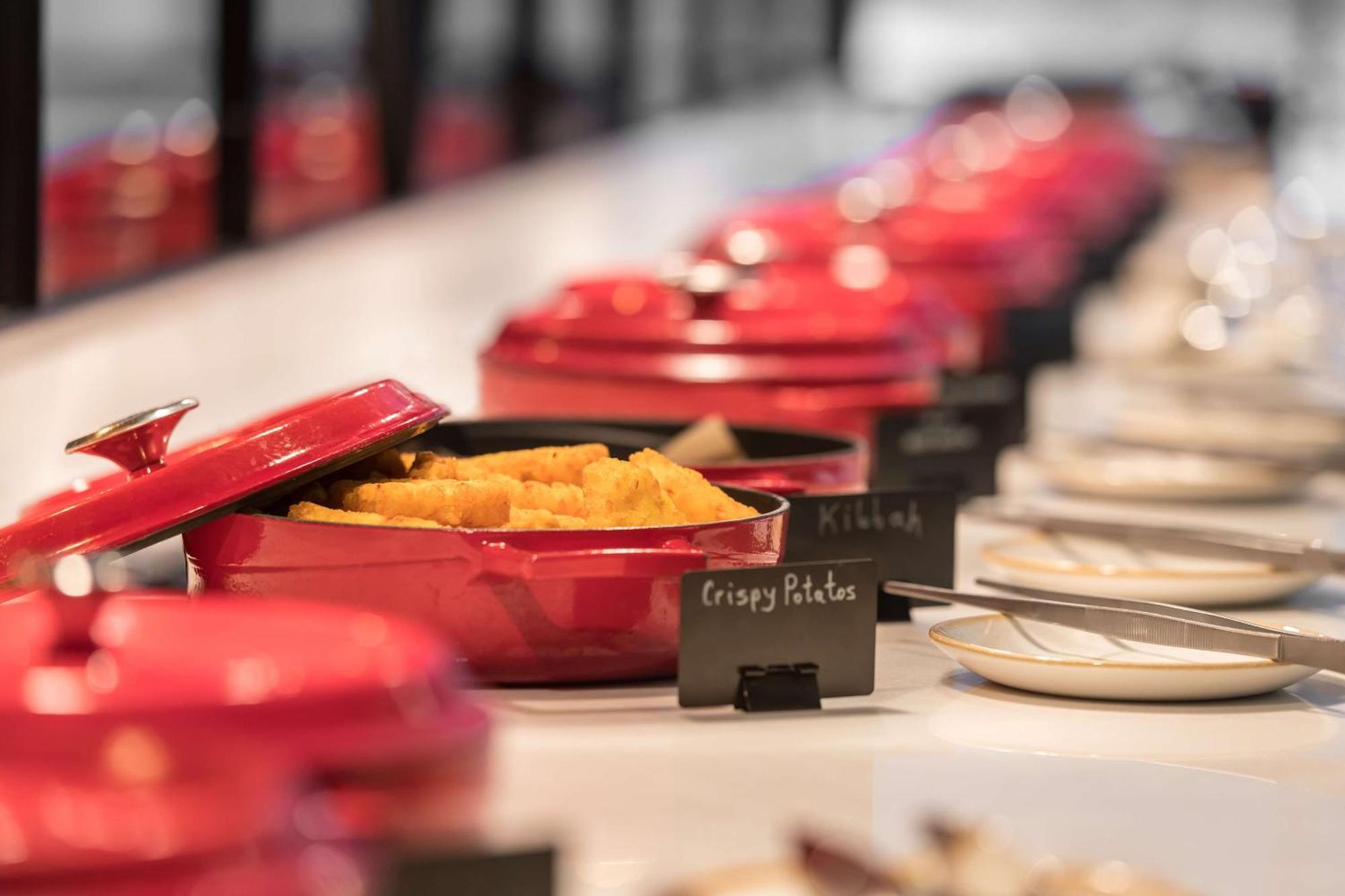 Radisson Blu Hotel Riyadh Convention And Exhibition Center Екстер'єр фото A Le Creuset cocotte