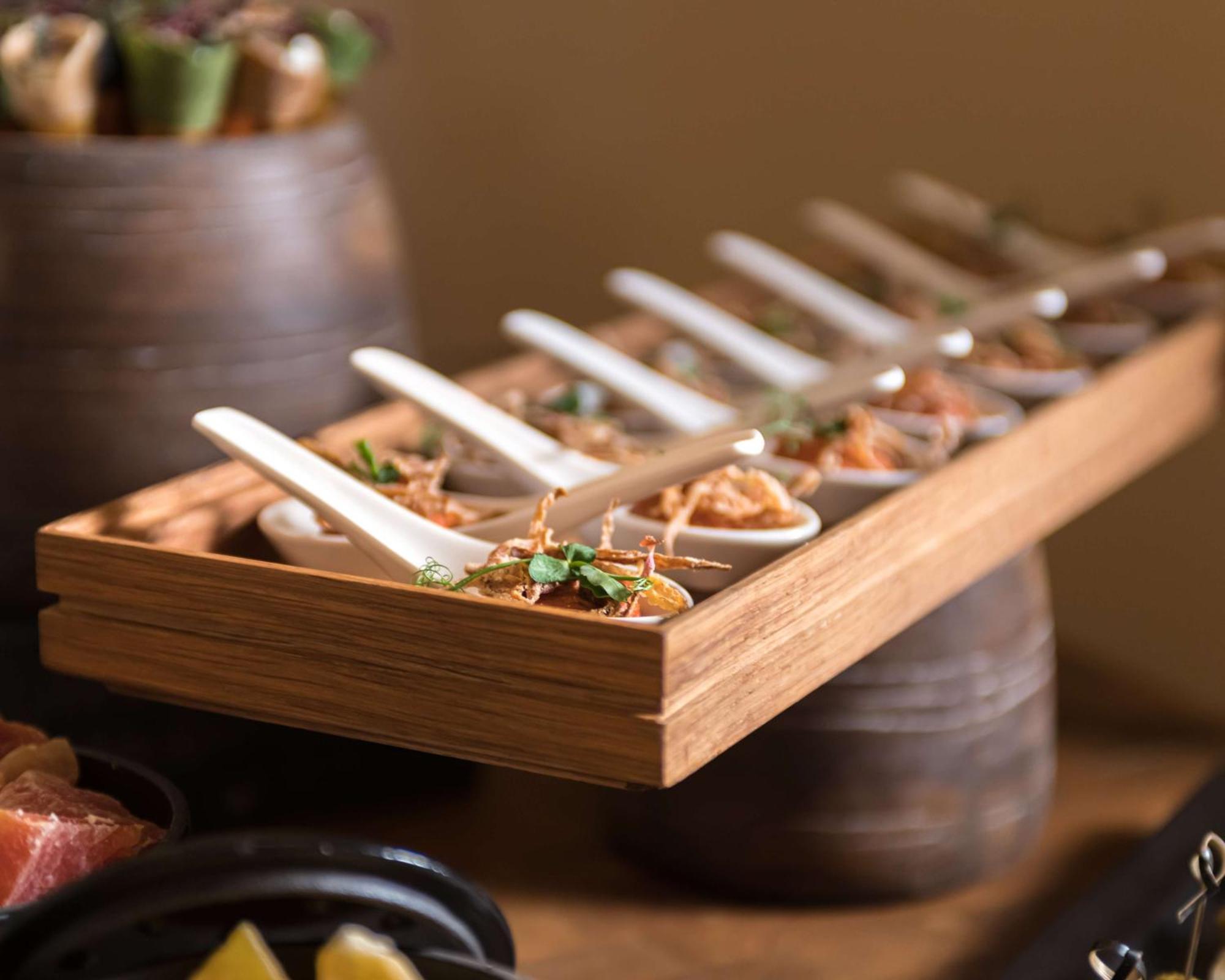 Radisson Blu Hotel Riyadh Convention And Exhibition Center Екстер'єр фото A selection of tapas