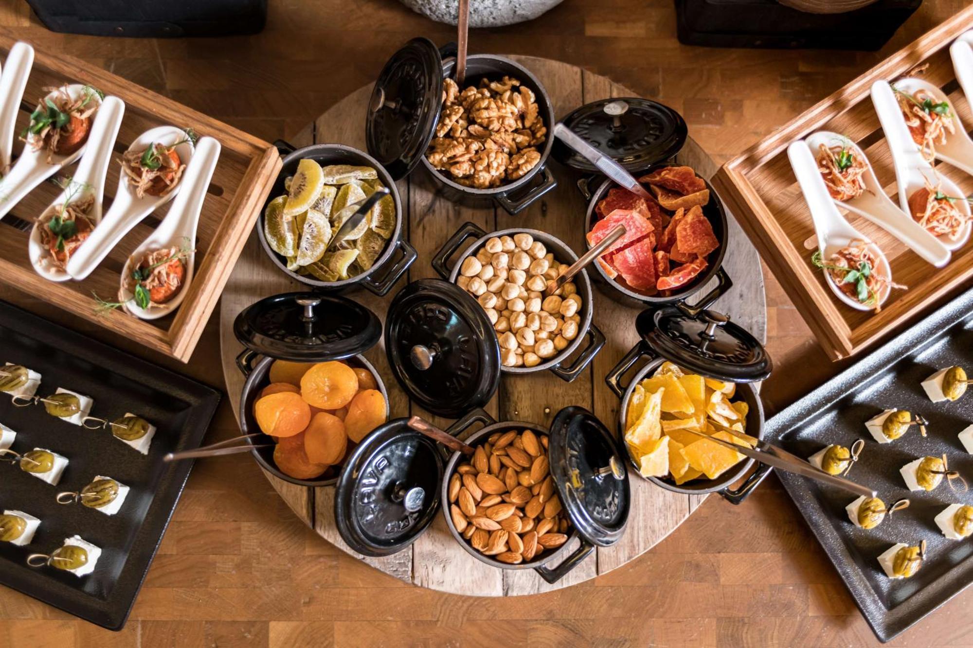 Radisson Blu Hotel Riyadh Convention And Exhibition Center Екстер'єр фото A selection of tapas