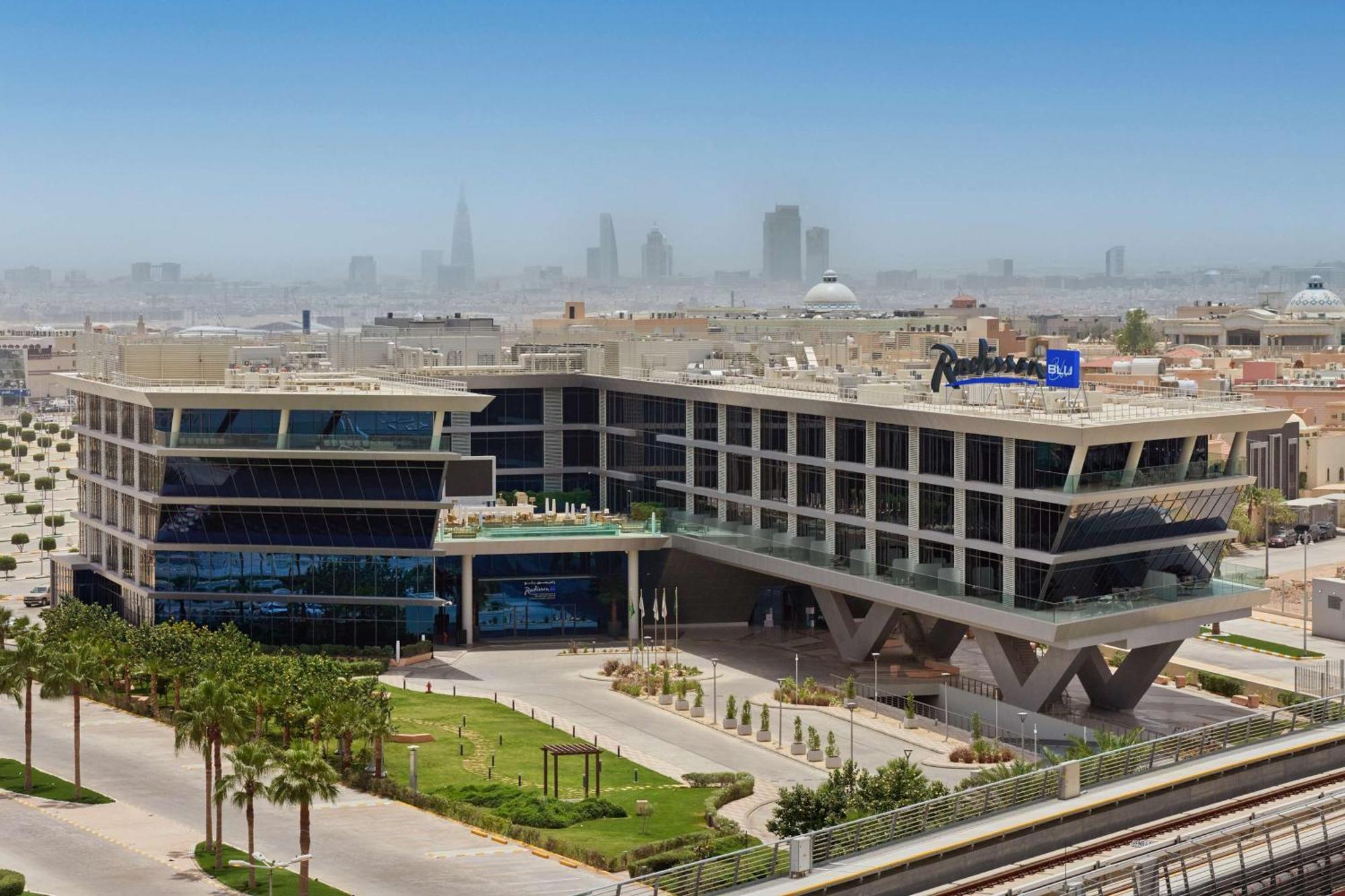 Radisson Blu Hotel Riyadh Convention And Exhibition Center Екстер'єр фото The American University in Cairo