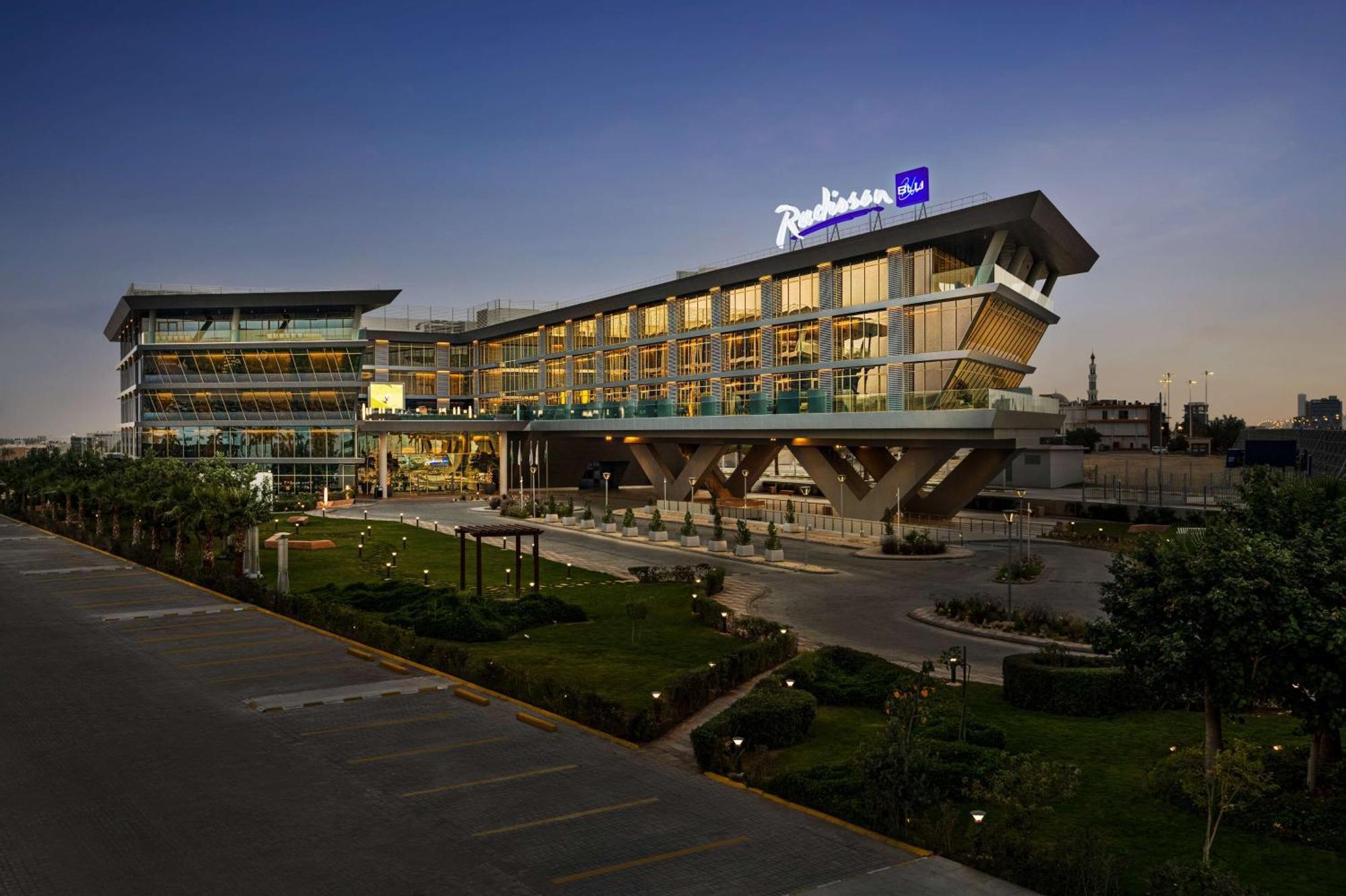 Radisson Blu Hotel Riyadh Convention And Exhibition Center Екстер'єр фото Radisson Hotel, Kathmandu