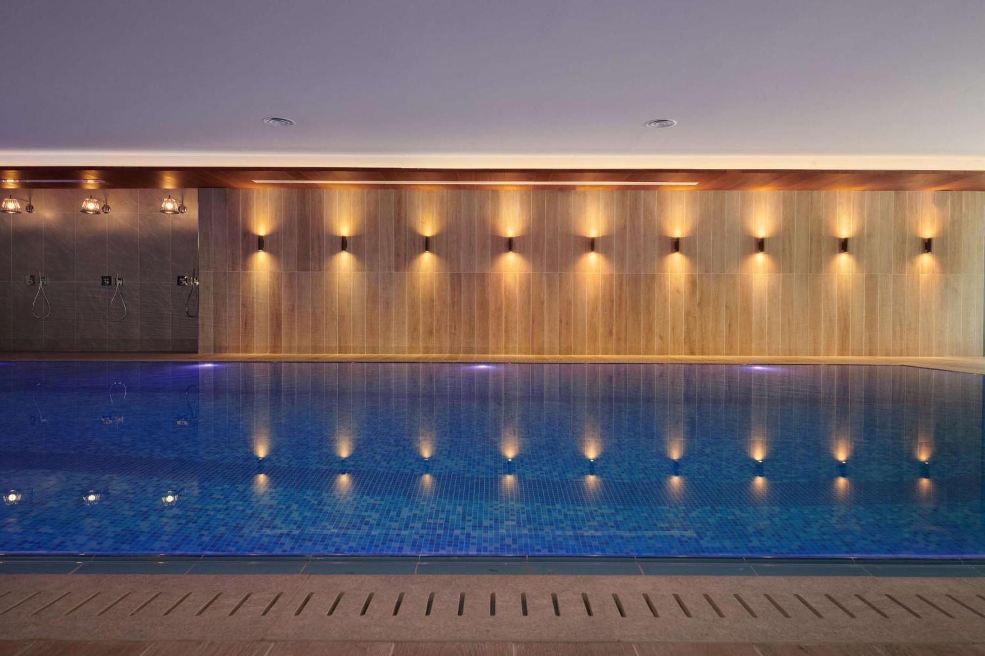 Radisson Blu Hotel Riyadh Convention And Exhibition Center Екстер'єр фото The swimming pool at The Dorchester