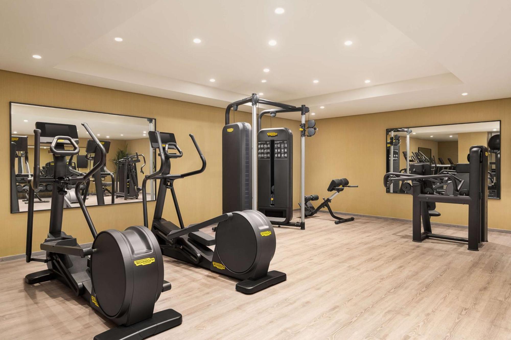 Radisson Blu Hotel Riyadh Convention And Exhibition Center Екстер'єр фото The gym at the hotel