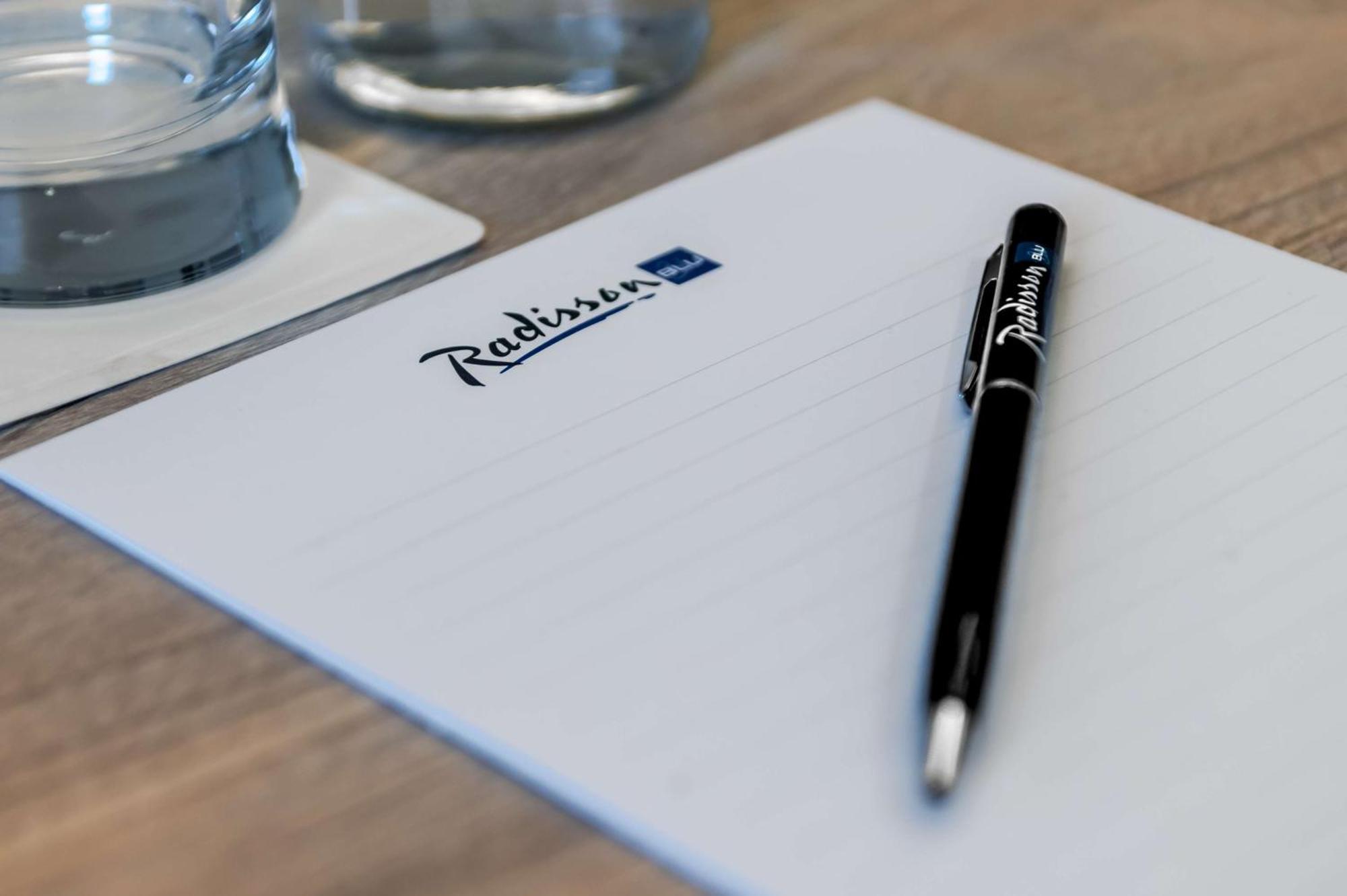 Radisson Blu Hotel Riyadh Convention And Exhibition Center Екстер'єр фото Radisson stationery