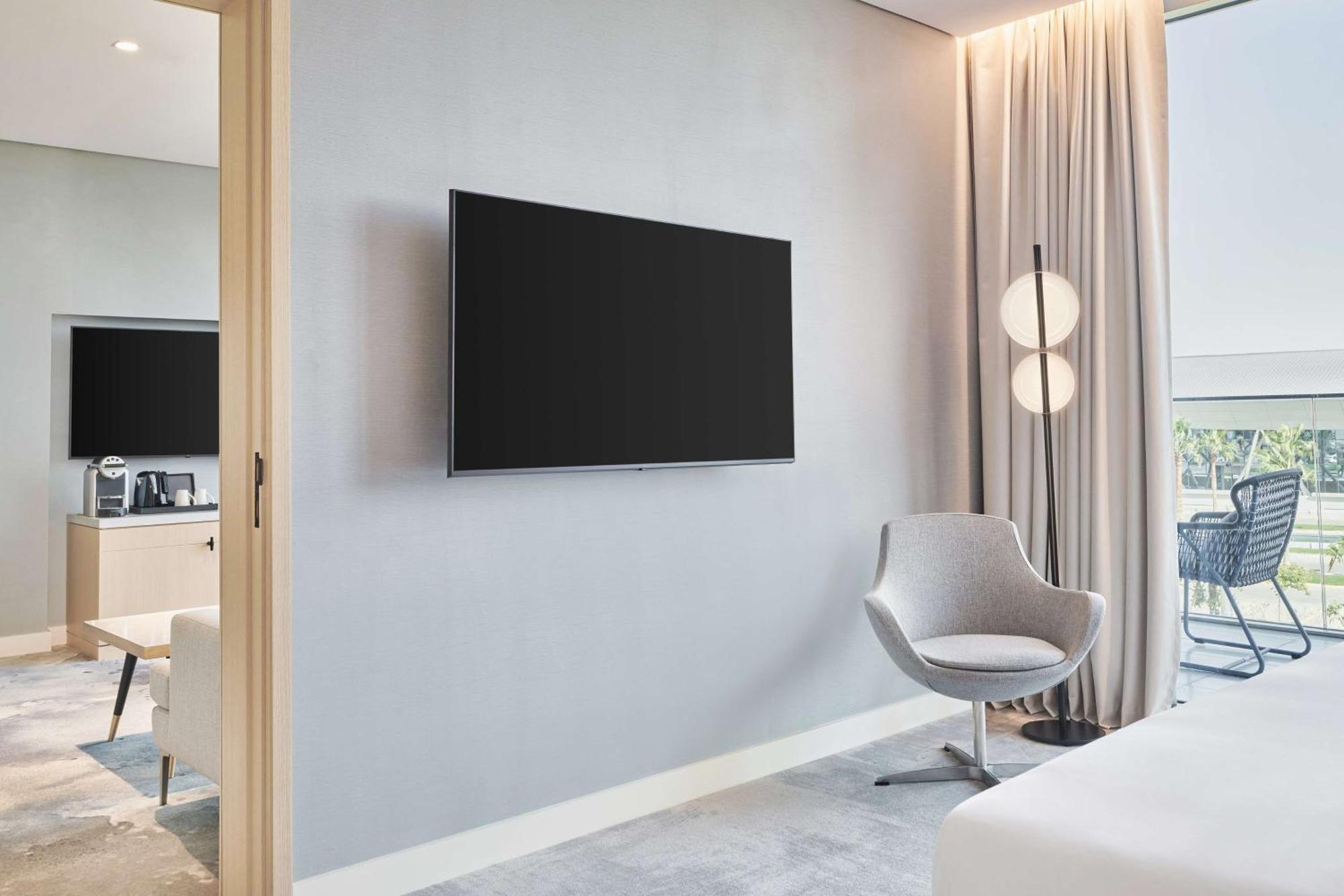 Radisson Blu Hotel Riyadh Convention And Exhibition Center Екстер'єр фото A wall-mounted television